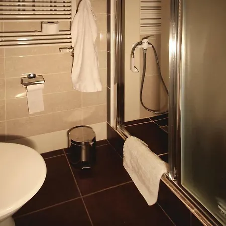 Seven-bedroom Holiday In *